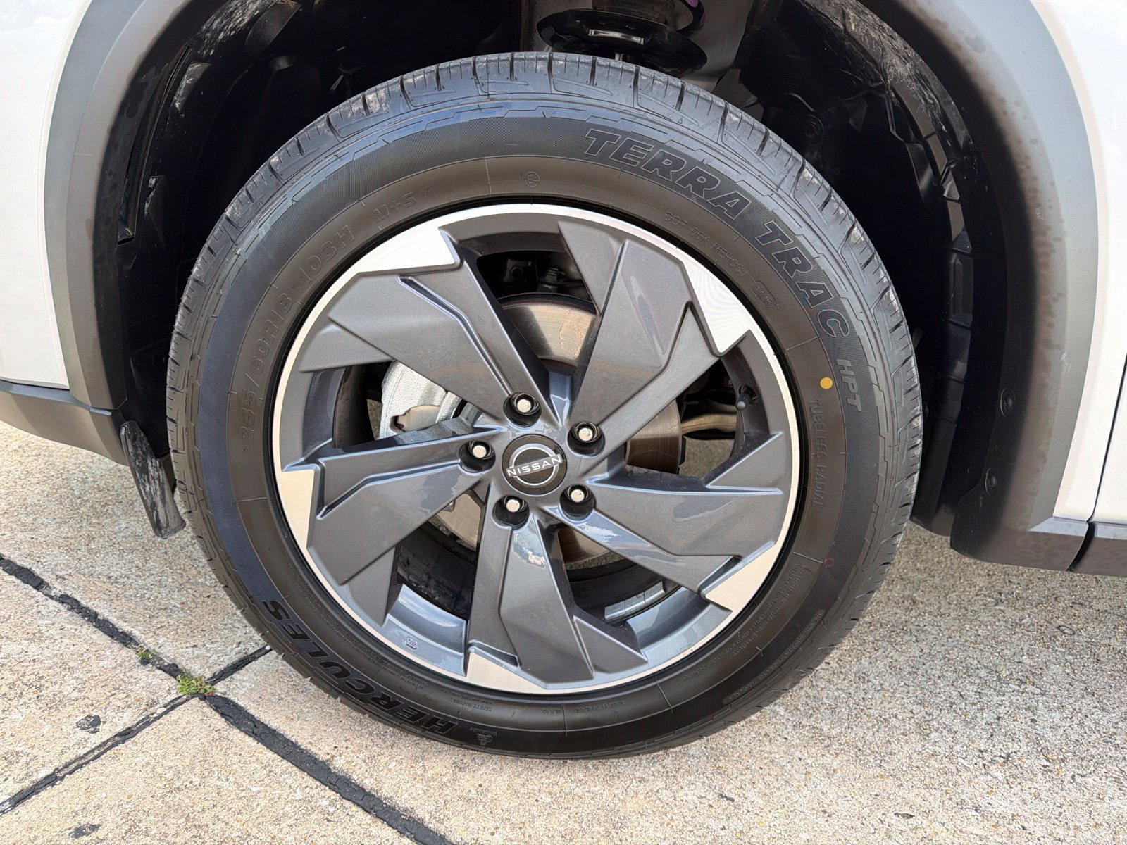 Used 2024 Nissan Rogue SV FWD image 7