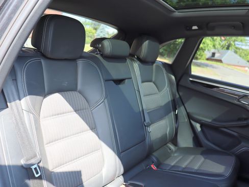 Used 2023 Porsche Macan Turbo AWD/4WD image 17