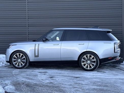 Used 2023 Land Rover Range Rover SE image 2