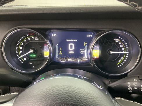 Used 2023 Jeep Wrangler Unlimited Sahara w/ Cold Weather Group AWD/4WD image 12