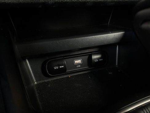 Used 2025 Kia Soul LX w/ LX Technology Package FWD image 23