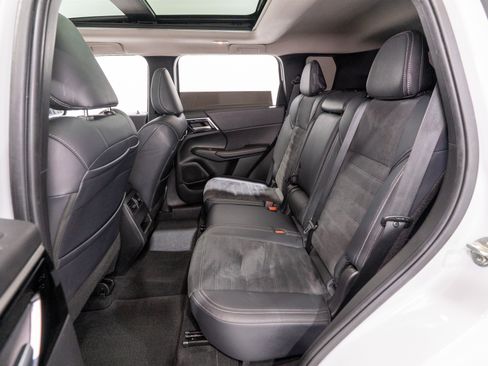 Used 2024 Mitsubishi Outlander SE Black Edition FWD image 28