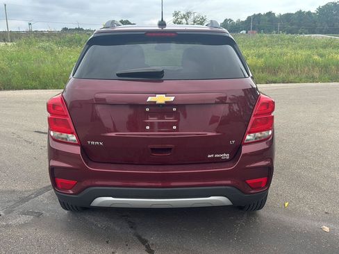 Used 2017 Chevrolet Trax LT w/ LT Convenience Package FWD image 4