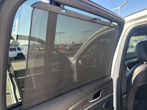 Certified 2024 Jeep Grand Cherokee Limited w/ Luxury Tech Group II image 19