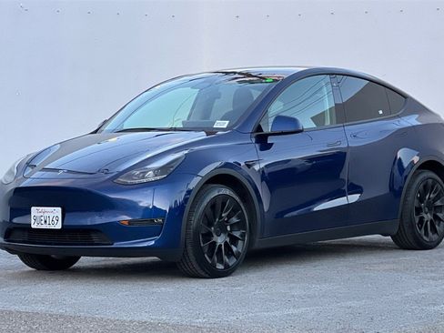 Used 2023 Tesla Model Y Long Range image 8