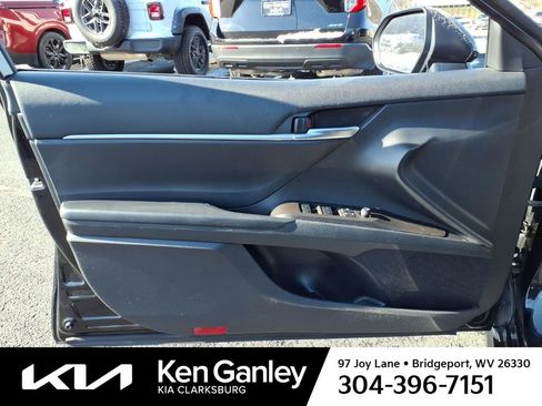 Used 2022 Toyota Camry SE w/ Convenience Package image 12