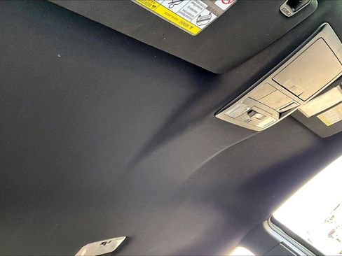 Used 2016 Toyota Tacoma TRD Sport image 22