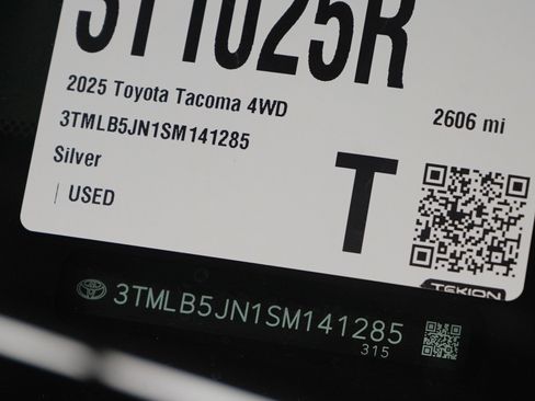Used 2025 Toyota Tacoma SR5 image 31