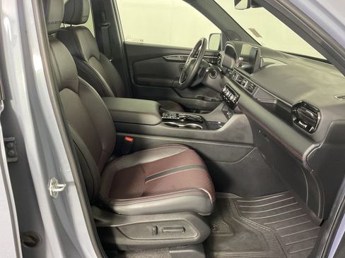 Used 2025 Honda Pilot Black Edition image 23