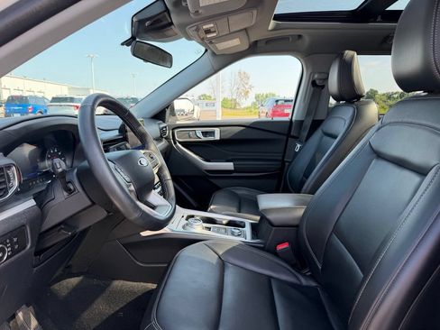 Used 2023 Ford Explorer XLT w/ Equipment Group 202A AWD/4WD image 9