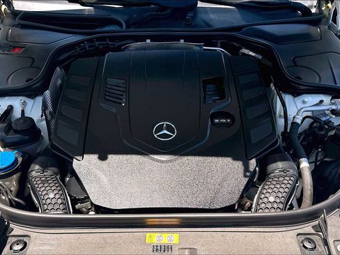 Used 2018 Mercedes-Benz S 560 Sedan image 13