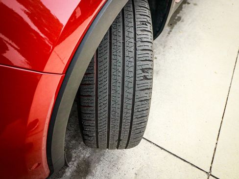 Used 2025 Volvo XC40 B5 Plus image 12