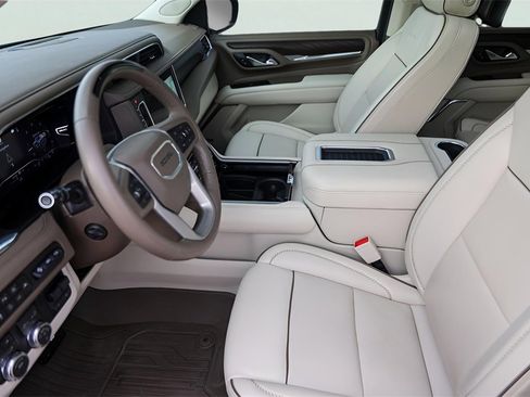 Used 2023 GMC Yukon Denali w/ Advanced Technology Package image 12