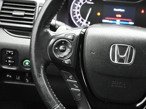 Used 2017 Honda Pilot Touring image 33