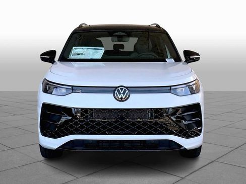 New 2026 Volkswagen Tiguan SE R-Line image 3