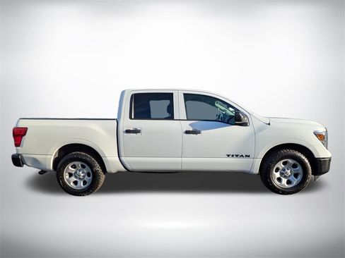 Used 2018 Nissan Titan S image 3