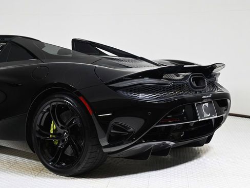 Used 2025 McLaren 750S Spider image 23
