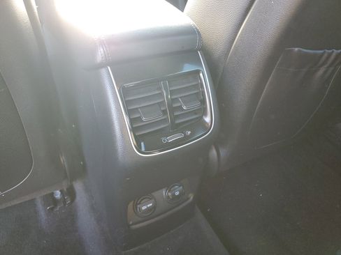 Used 2018 Kia Cadenza Premium image 16