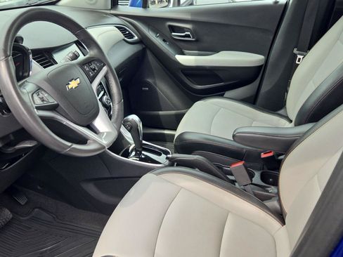 Used 2017 Chevrolet Trax Premier w/ Driver Confidence II Package AWD/4WD image 10