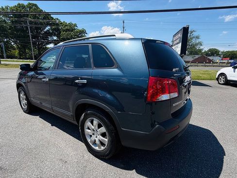 Used 2011 Kia Sorento 2WD w/ Convenience Pkg image 4