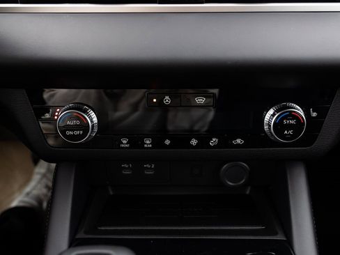 New 2026 Mitsubishi Outlander SE image 15