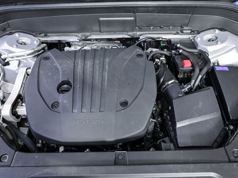 Certified 2025 Volvo XC90 B5 Plus AWD/4WD image 38