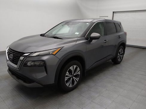 Used 2023 Nissan Rogue SV image 2