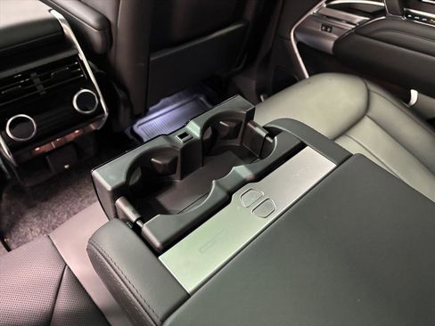 Used 2025 Land Rover Range Rover SE image 24