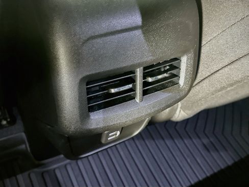 Used 2020 Chevrolet Equinox LT FWD image 27