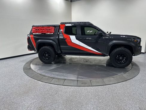 Used 2025 Toyota Tacoma TRD Off-Road image 4