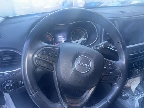 Used 2019 Jeep Cherokee Trailhawk w/ Comfort/Convenience Group image 10