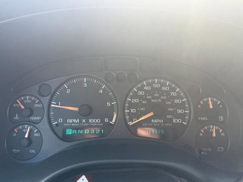 Used 2004 Chevrolet S10 Pickup LS image 11