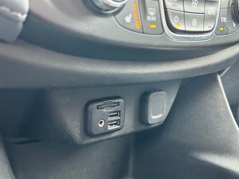 Used 2021 Chevrolet Traverse LT w/ LT Premium Package image 47