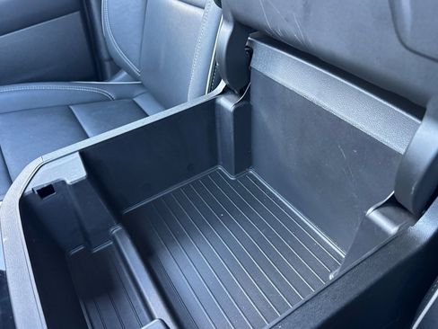 Used 2025 Chevrolet Suburban Premier image 34