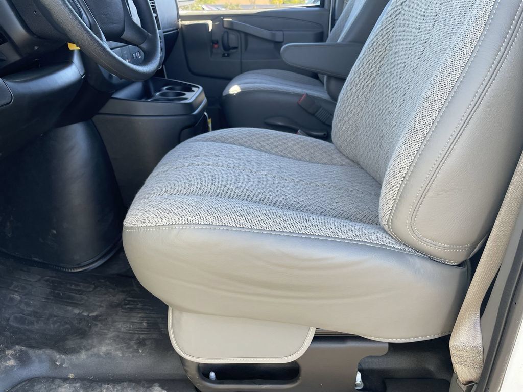 New 2025 GMC Savana 2500 Extended w/ Driver Convenience Package RWD image 18
