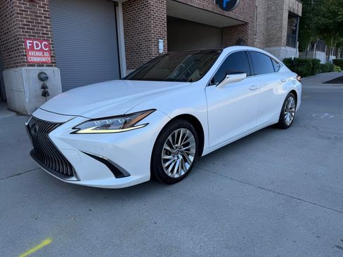 Used 2019 Lexus ES 350 Ultra Luxury w/ Accessory Package 2 FWD image 3