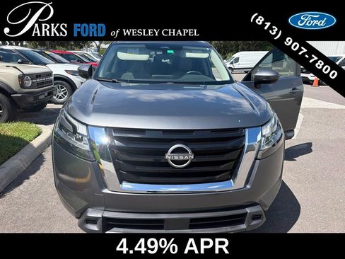 Used 2022 Nissan Pathfinder SV FWD image 1
