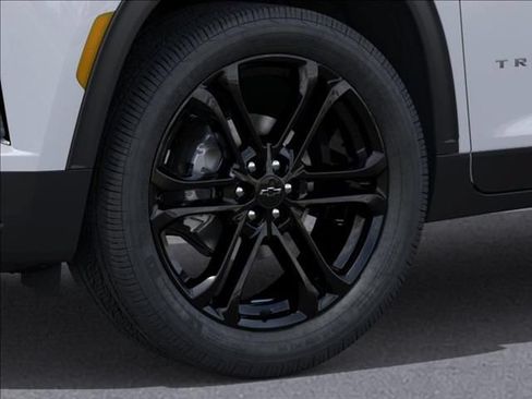 New 2026 Chevrolet Traverse LT w/ Driver Confidence Package AWD/4WD image 9