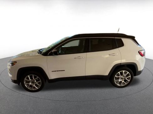 Used 2025 Jeep Compass Limited image 9