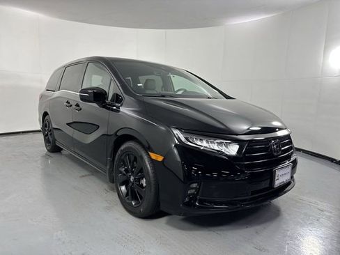 Used 2023 Honda Odyssey Sport image 3