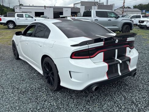 Used 2019 Dodge Charger Scat Pack RWD image 4