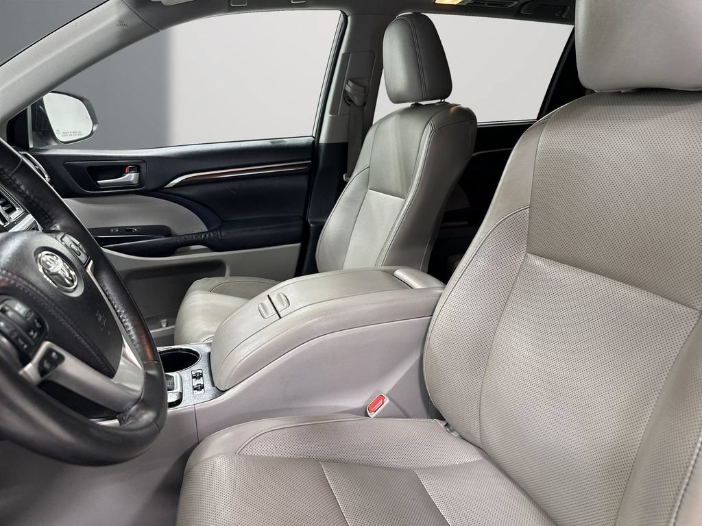 Used 2015 Toyota Highlander Limited FWD image 14