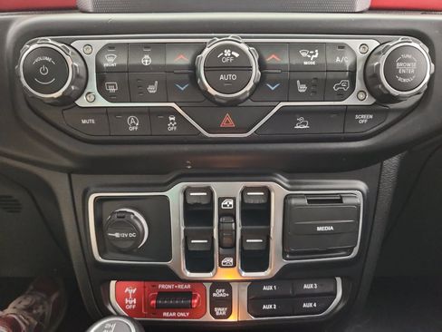 Used 2021 Jeep Gladiator Rubicon w/ Cold Weather Group image 21