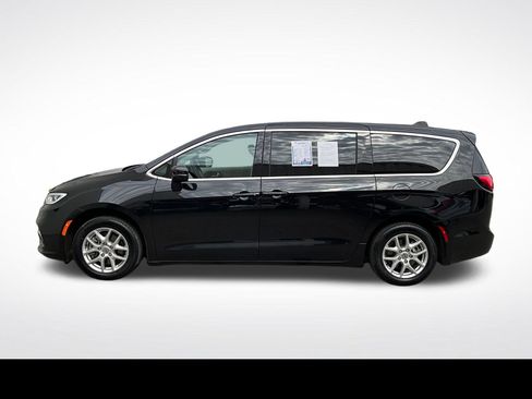 Used 2023 Chrysler Pacifica Touring-L FWD image 14