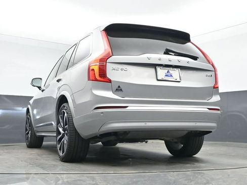 Used 2023 Volvo XC90 B6 Plus image 16
