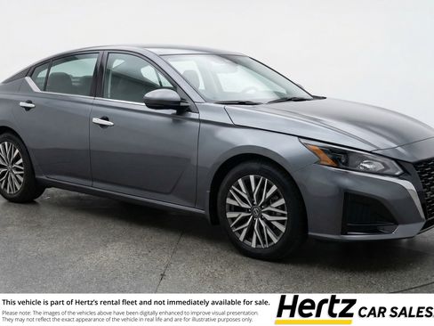 Used 2025 Nissan Altima 2.5 SV image 1