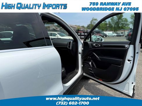 Used 2015 Porsche Cayenne S image 22
