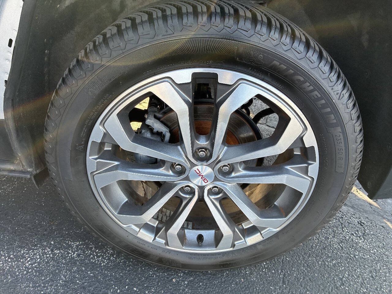 Used 2020 GMC Terrain SLT w/ GMC Pro Grade Package AWD/4WD image 29