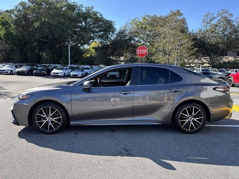 Used 2023 Toyota Camry SE image 12