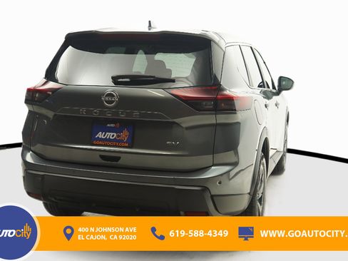Used 2024 Nissan Rogue SV image 10